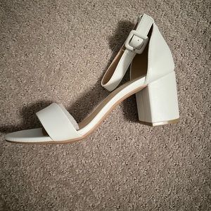 Chinese laundry heels. Never worn. Size:6.5. Smooth white. Very comfortable